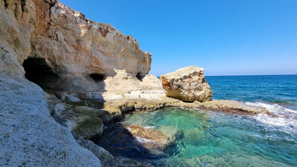 Une grotte mystérieuse et fascinante à la fois